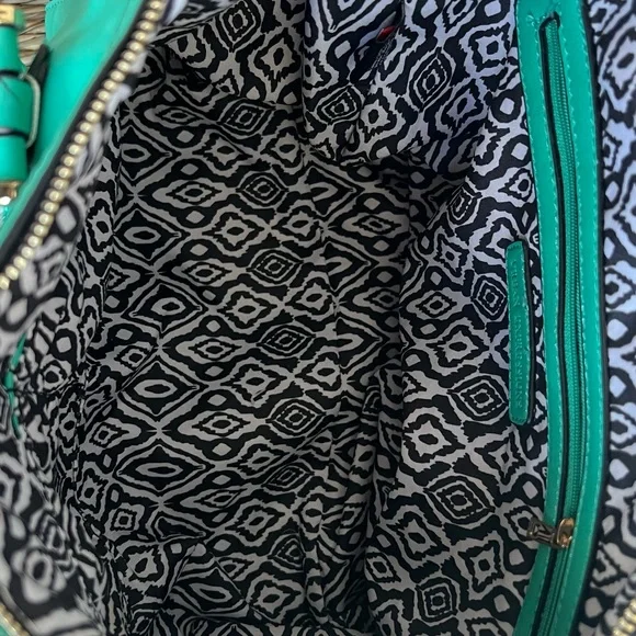 Urban Expressions Green Vegan Leather Purse with Accent Zippers. - Picture 4 of 5